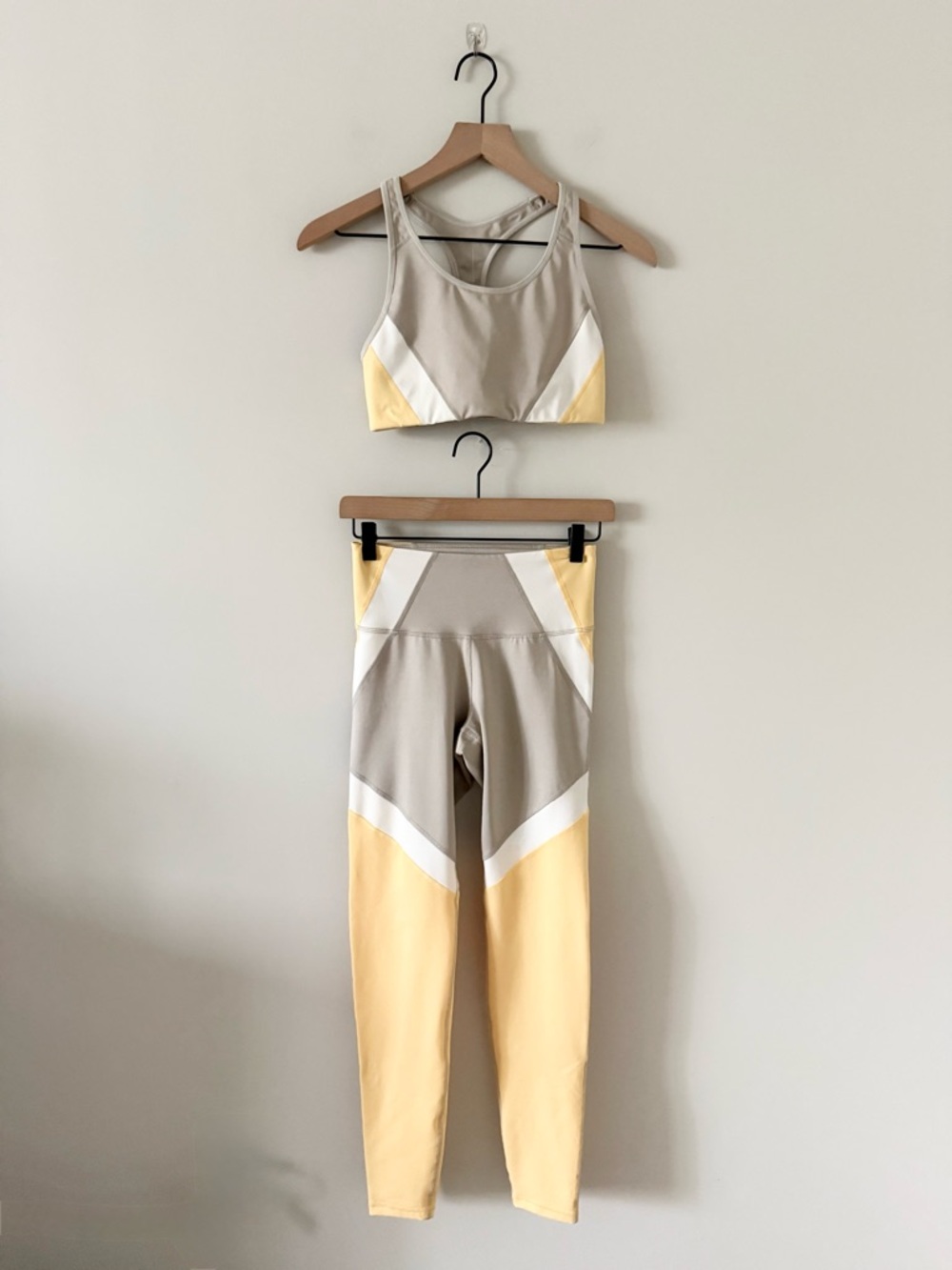 Old Navy Active Go Dry Color Block Workout Set Yellow White Gray Size S